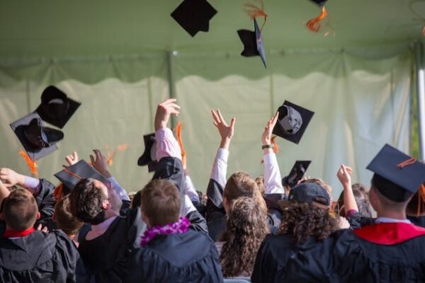 Reducing the Time Limit for International Students to Find Entry-Level Jobs After Graduating