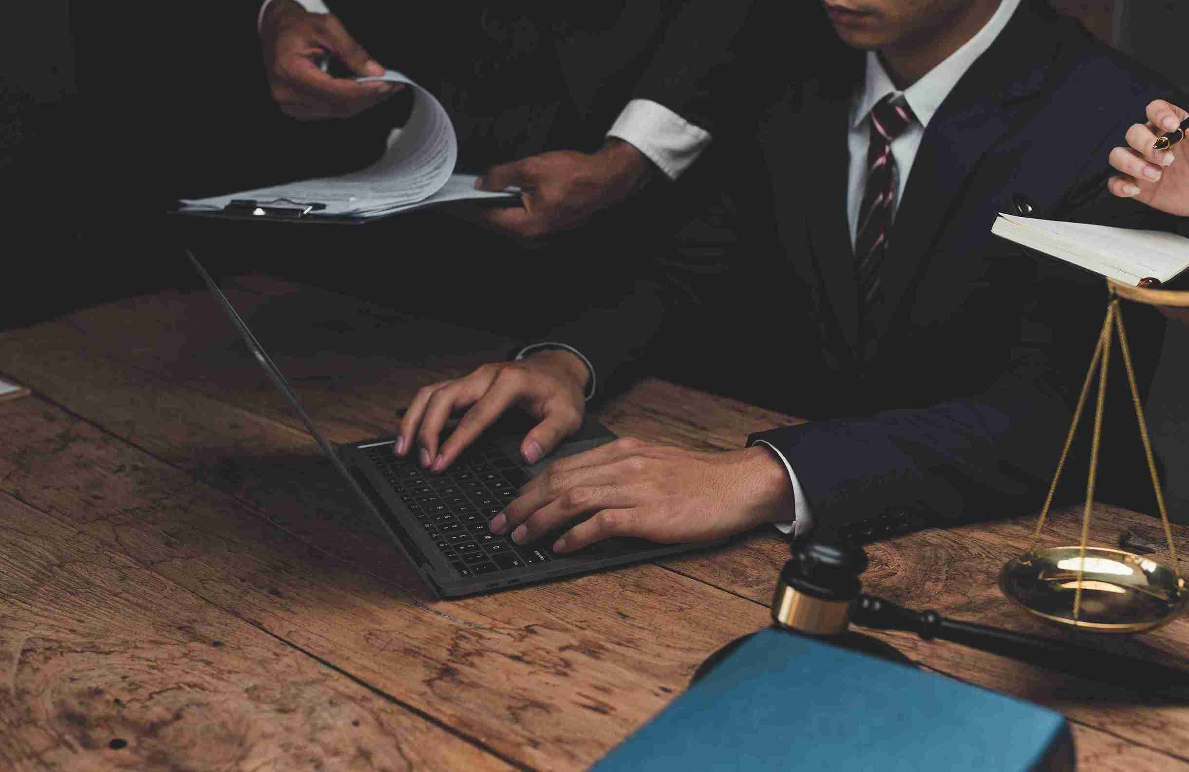 Civil Litigation Brief A Guide for First-Time Clients (Solicitors discussing the civil litigation brief of their client)