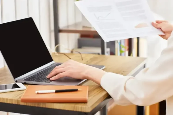 Person on a desktop checking Eligibility and Requirements for Stateless Family Reunification